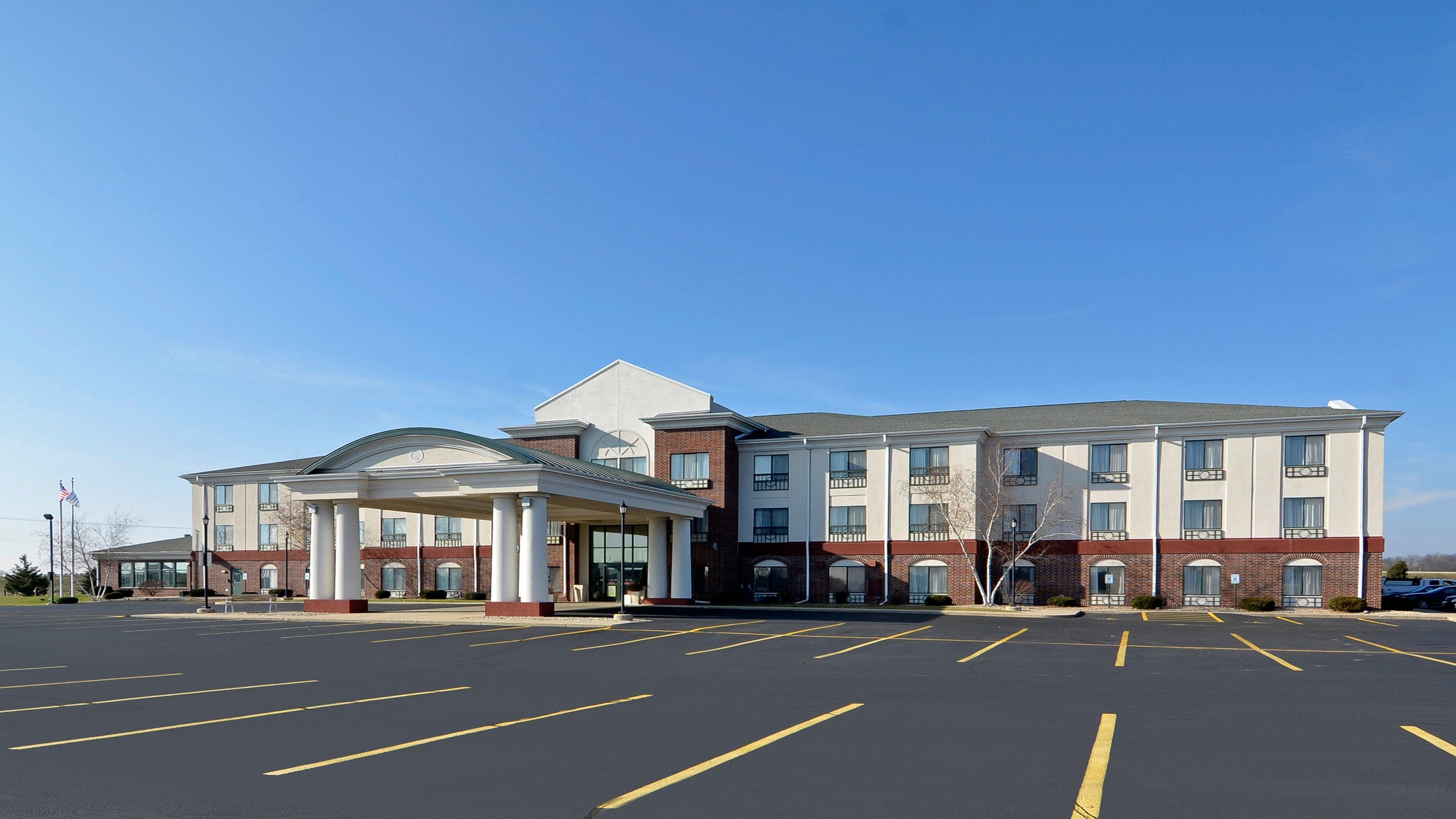 Holiday Inn Express Hotel & Suites Fort Atkinson, An Ihg Hotel Exterior photo